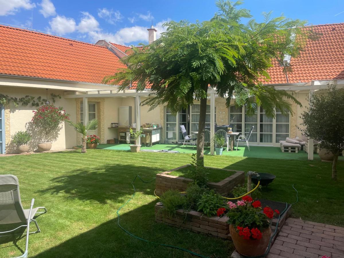 Monpe Apartmanik S Atmosferou Komárno Exterior foto